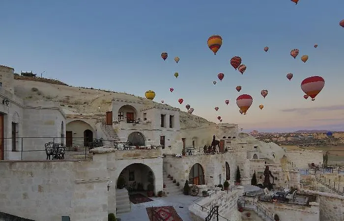 Phocas Cave Suites فندق